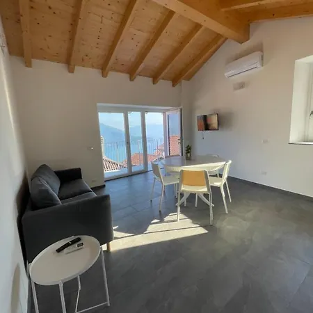 Apartment Delfina Mansarda *