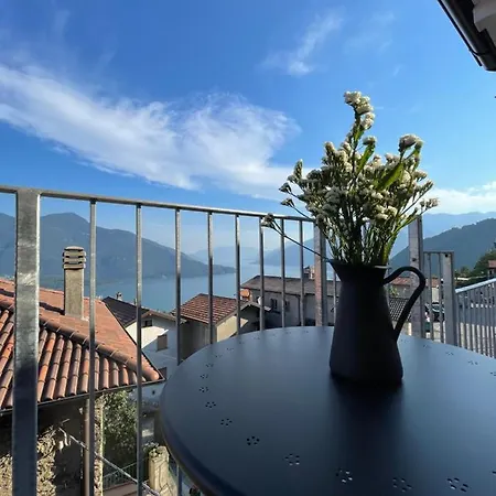 Apartment Delfina Mansarda Vercana