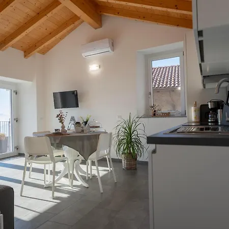Delfina Mansarda Appartement Vercana
