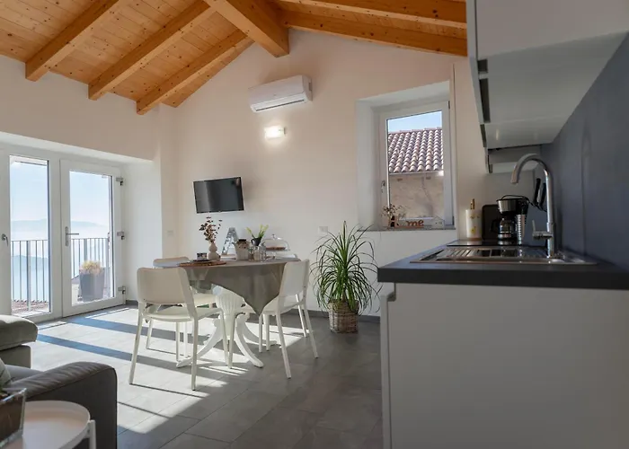 Delfina Mansarda Appartement Vercana