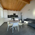 شقة Delfina Mansarda